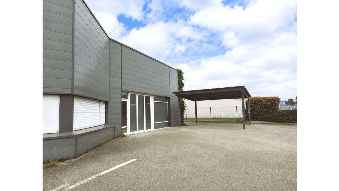 A louer local cial 476m² Zone de Parc Lann Vannes