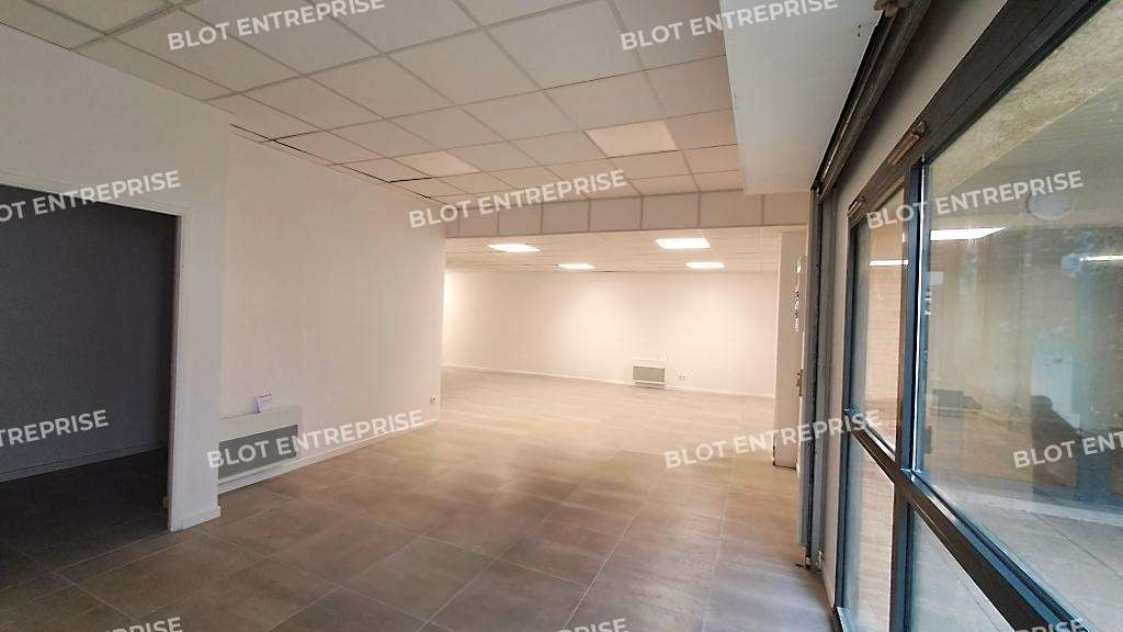 Loue local commercial 65m² à Vannes Bvd de la Paix