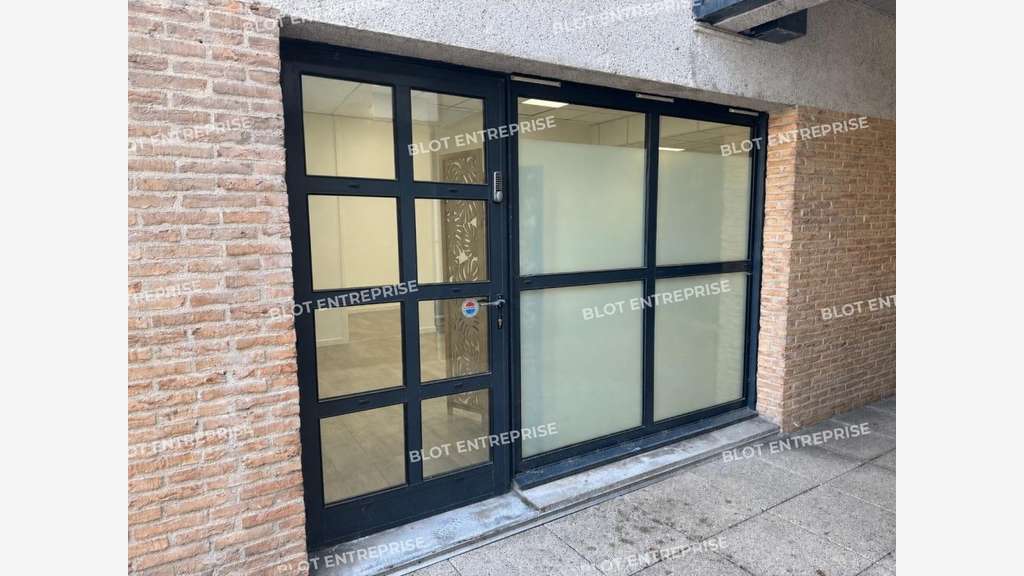 Loue local commercial 65m² à Vannes Bvd de la Paix