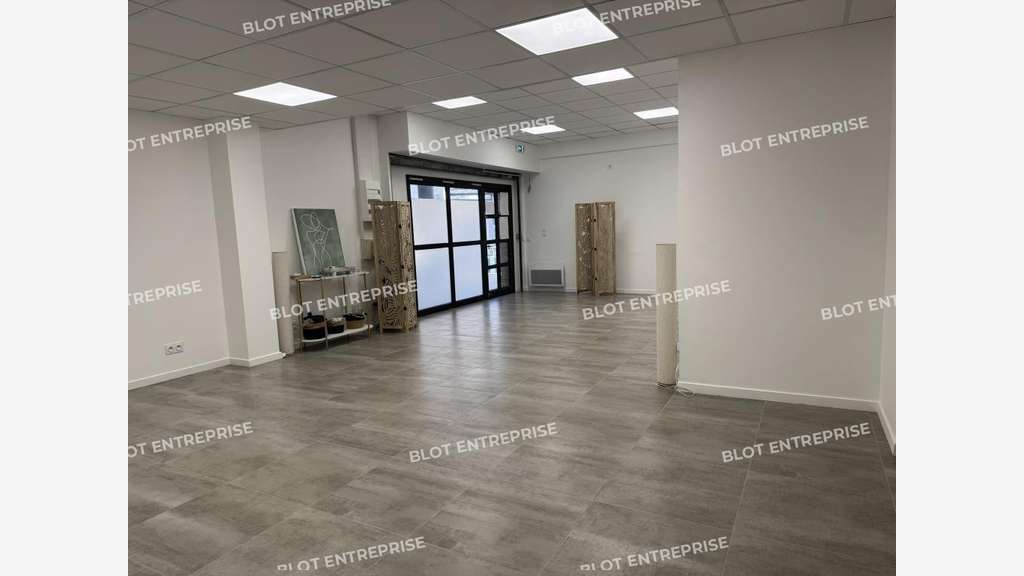 Loue local commercial 65m² à Vannes Bvd de la Paix