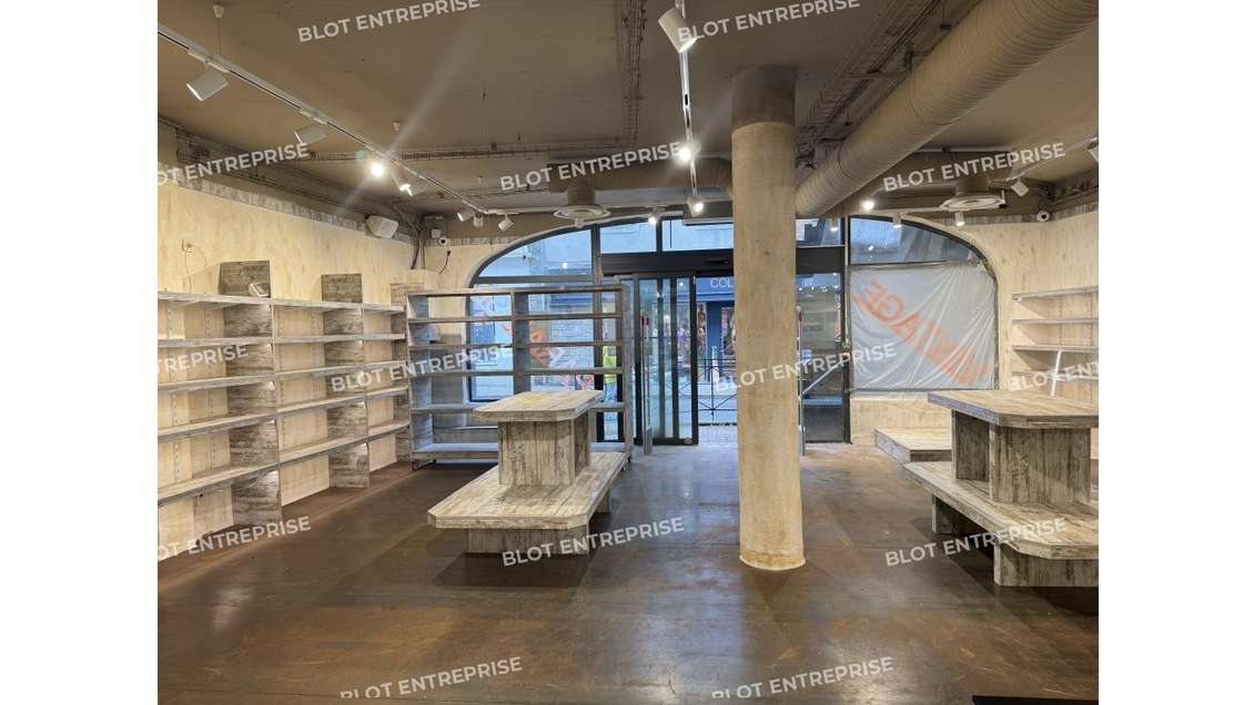 A louer local commercial 178m² Vannes intra muros