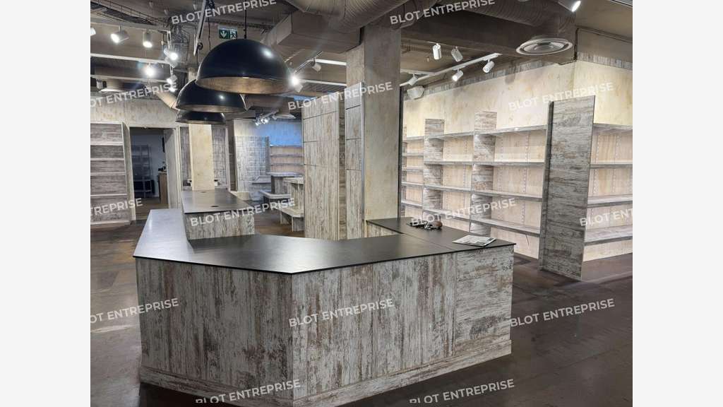 A louer local commercial 178m² Vannes intra muros
