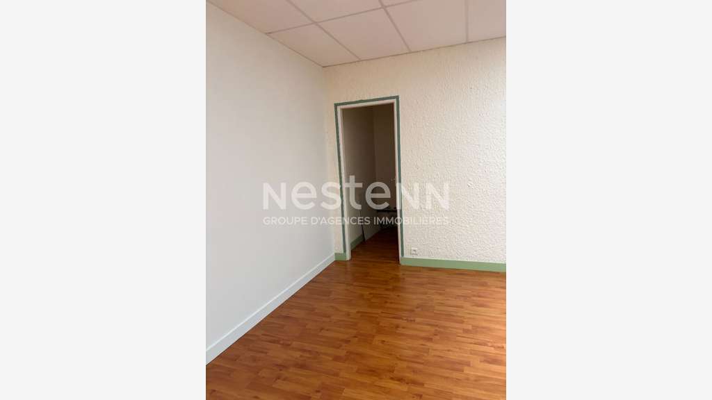 Location local 61m² dans rue commerçante à Vannes