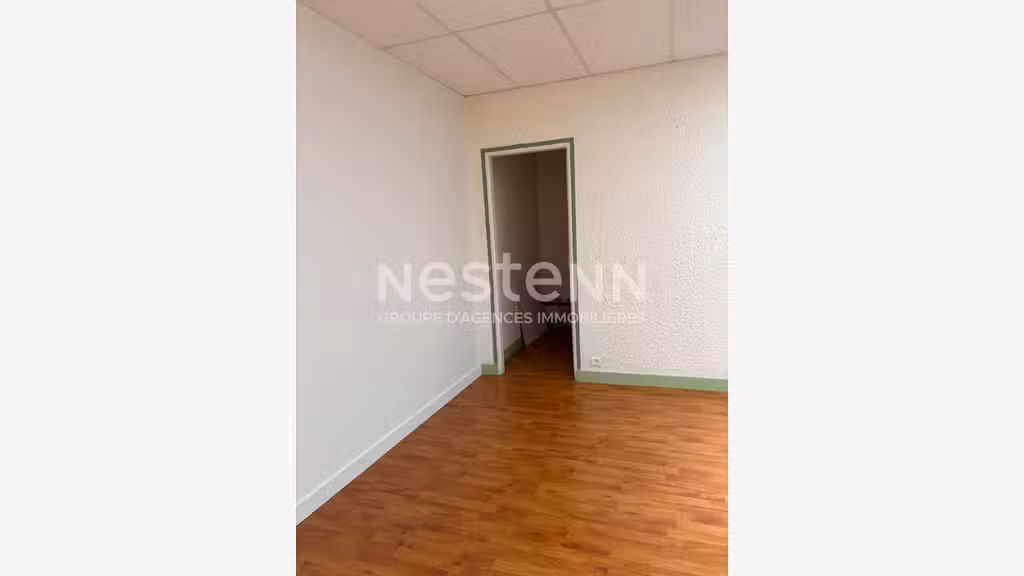 Location local 61m² dans rue commerçante à Vannes