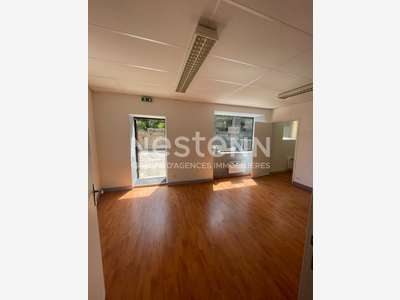 Location local 61m² dans rue commerçante à Vannes