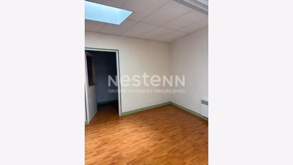 Location local 61m² dans rue commerçante à Vannes