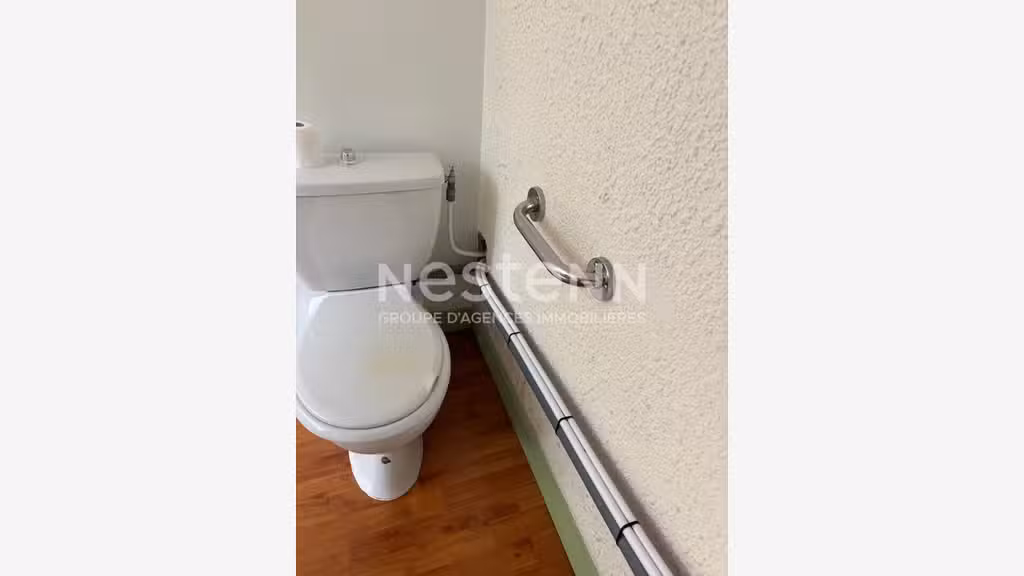 Location local 61m² dans rue commerçante à Vannes