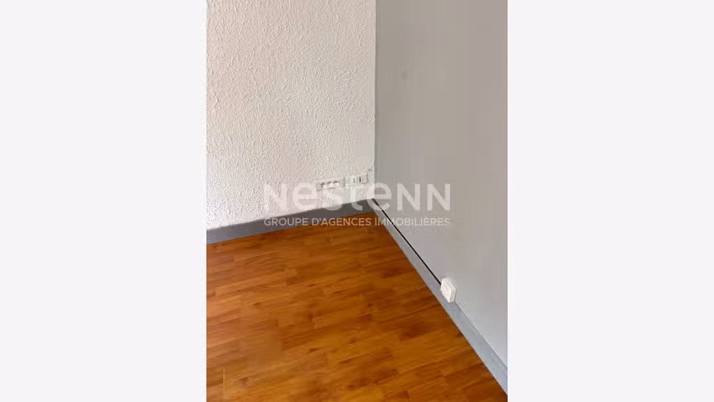 Location local 61m² dans rue commerçante à Vannes