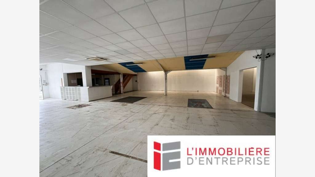 A louer local 475m² Vannes Zone de Parc Lann