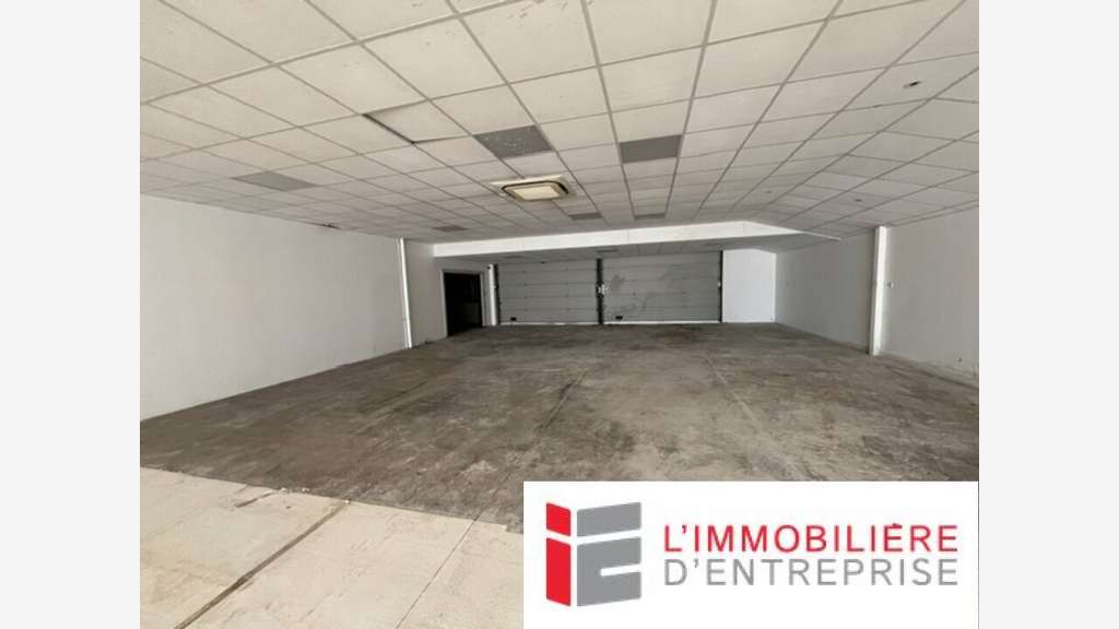 A louer local 475m² Vannes Zone de Parc Lann