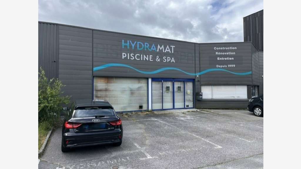 A louer local 475m² Vannes Zone de Parc Lann