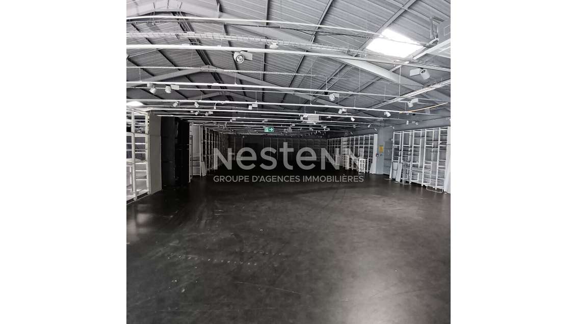 Local commercial Vannes 740 m2