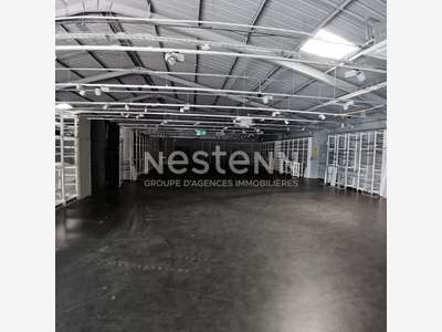 A louer local commercial 740m² ZA Vannes
