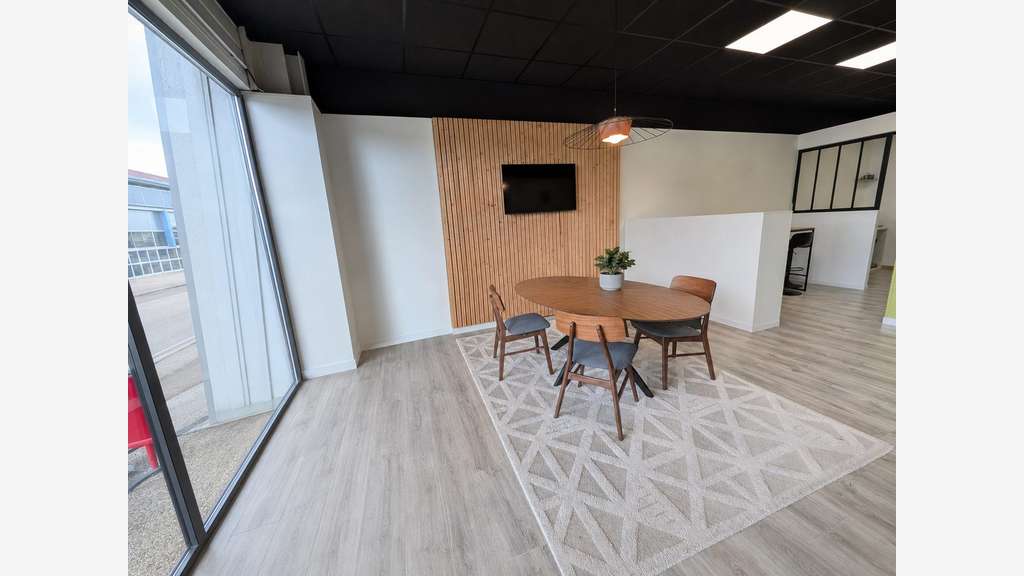 A louer local commercial de 104m² Vannes Tohannic