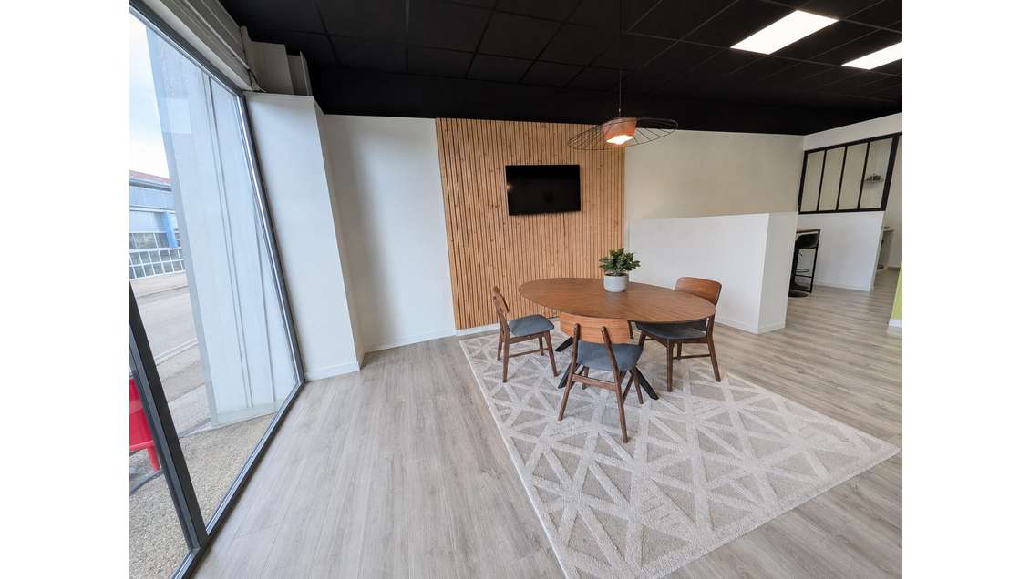 A louer local commercial de 104m² Vannes Tohannic