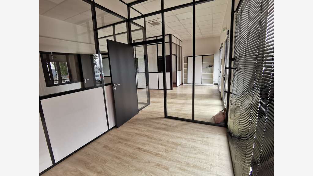 A louer local commercial de 93m² à Vannes Ouest