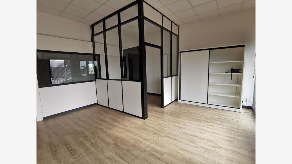 A louer local commercial de 93m² à Vannes Ouest
