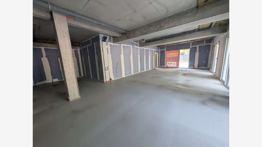 Loue local commercial neuf de 85m² à Vannes