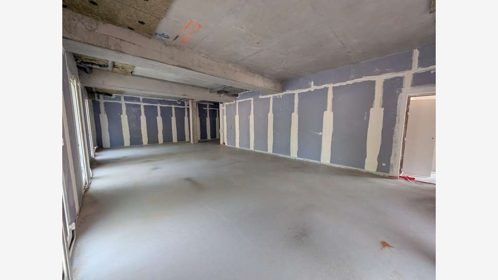 Loue local commercial neuf de 85m² à Vannes