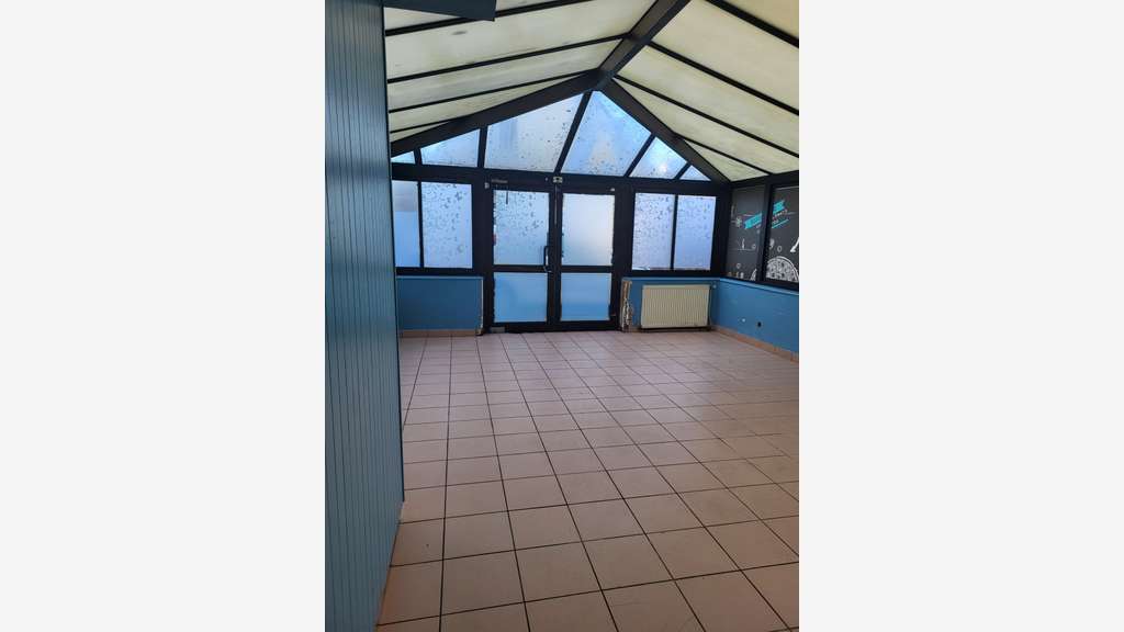 A louer local commercial 142m² Vannes Ouest