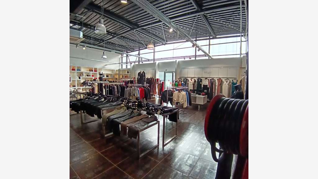 A louer local commercial de 520m² à Vannes