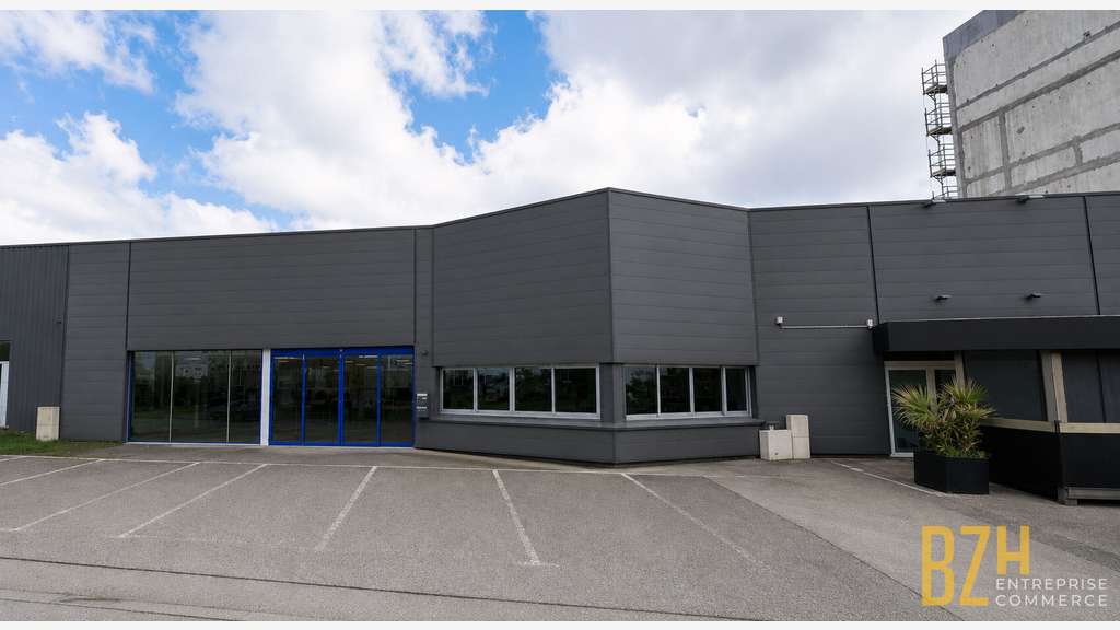 A louer local commercial 500m² Vannes ZA Park Lann