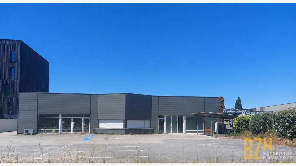 A louer local commercial 500m² Vannes ZA Park Lann