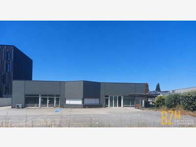 A louer local commercial 500m² Vannes ZA Park Lann