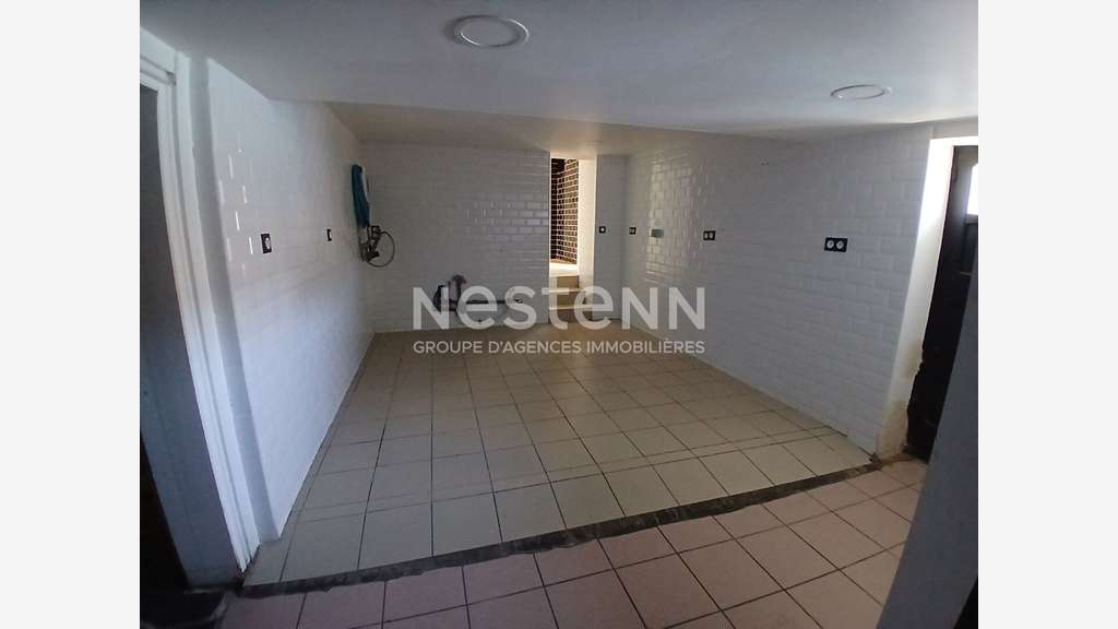 Local commercial 140m² à louer empl N°1 à Vannes  