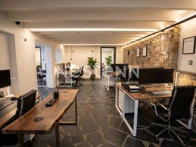 Local commercial 140m² à louer empl N°1 à Vannes  