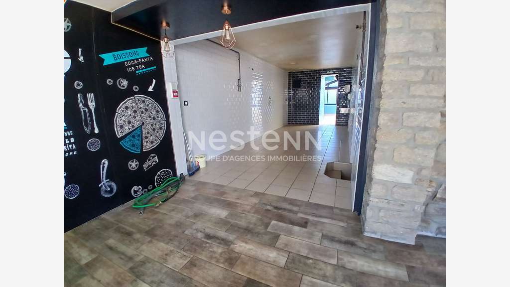 Local commercial 140m² à louer empl N°1 à Vannes  