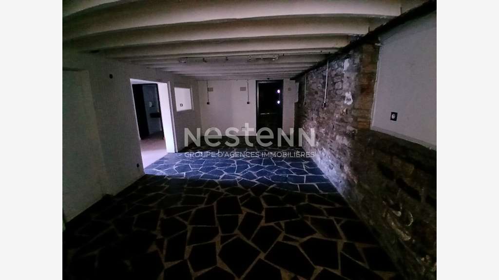 Local commercial 140m² à louer empl N°1 à Vannes  