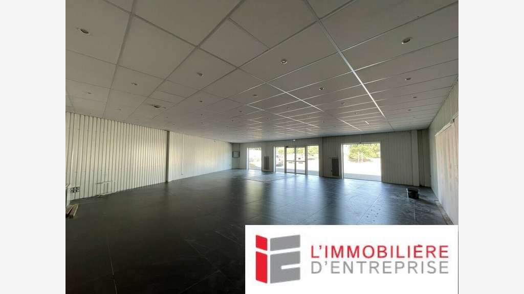 A LOUER - LOCAL COMMERCIAL - VANNES