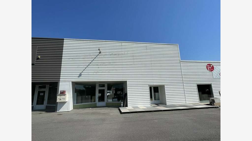 A LOUER - LOCAL COMMERCIAL - VANNES