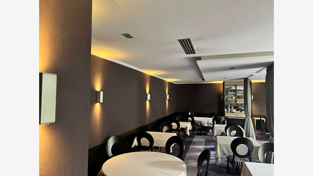 RESTAURANT À LOUER 180 M² - EMPLACEMENT AXE RN165 