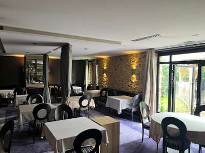 RESTAURANT À LOUER 180 M² - EMPLACEMENT AXE RN165 