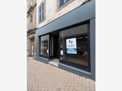 VANNES HYPER CENTRE - LOCAL COMMERCIAL de 70 m² 
