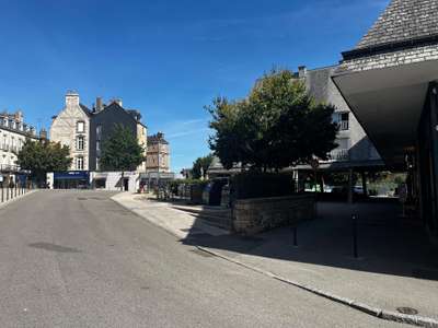 A LOUER - Local -Coeur de ville - Place du marché 
