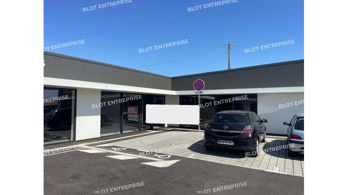 A louer local commercial 324m² à Varades