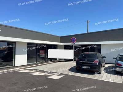 A louer local commercial 324m² à Varades