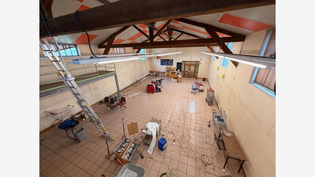 Loue local atelier show room 560m² Vaulx en Velin