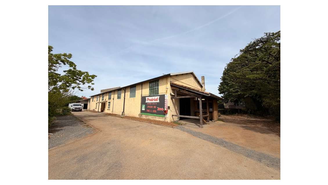 Loue local atelier show room 560m² Vaulx en Velin