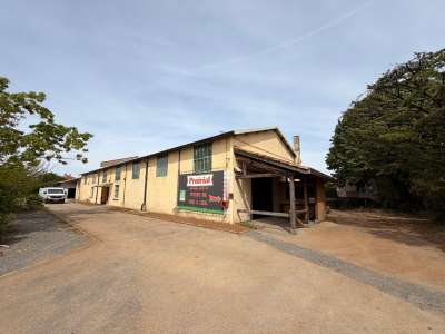 Loue local atelier show room 560m² Vaulx en Velin