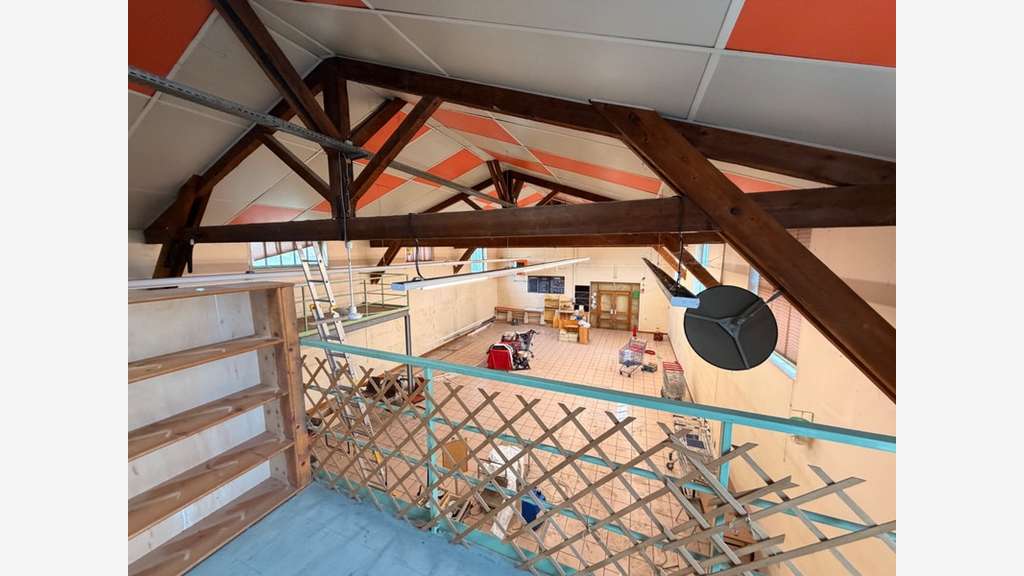 Loue local atelier show room 560m² Vaulx en Velin