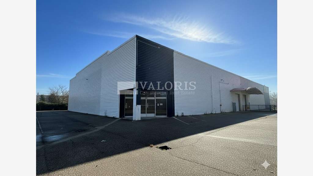 A louer local commercial 980m² à Vaulx-en-Velin