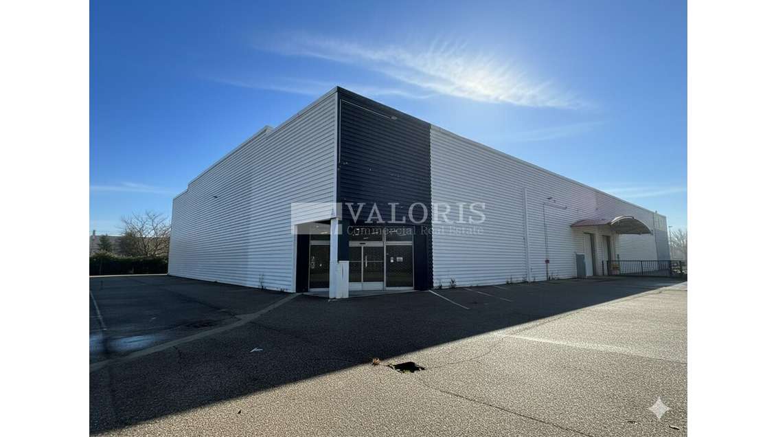 VAULX-EN-VELIN - LOCAL COMMERCIAL à louer