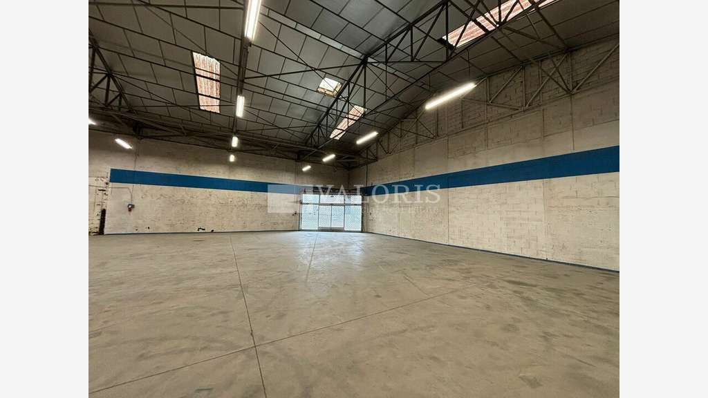 A louer local commercial 980m² à Vaulx-en-Velin