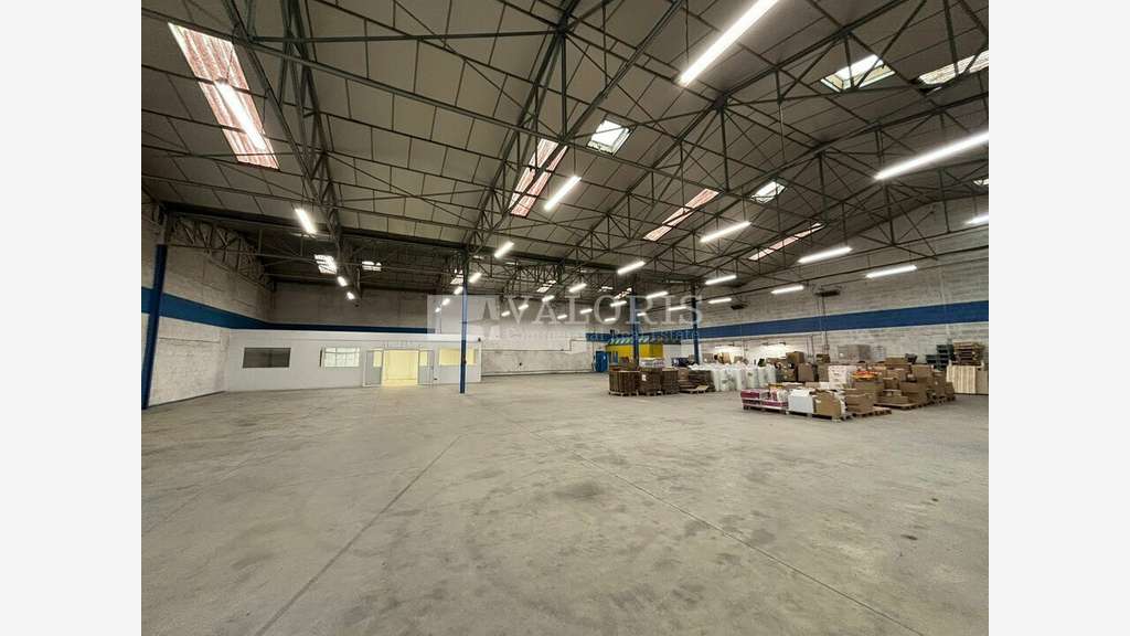 A louer local commercial 980m² à Vaulx-en-Velin