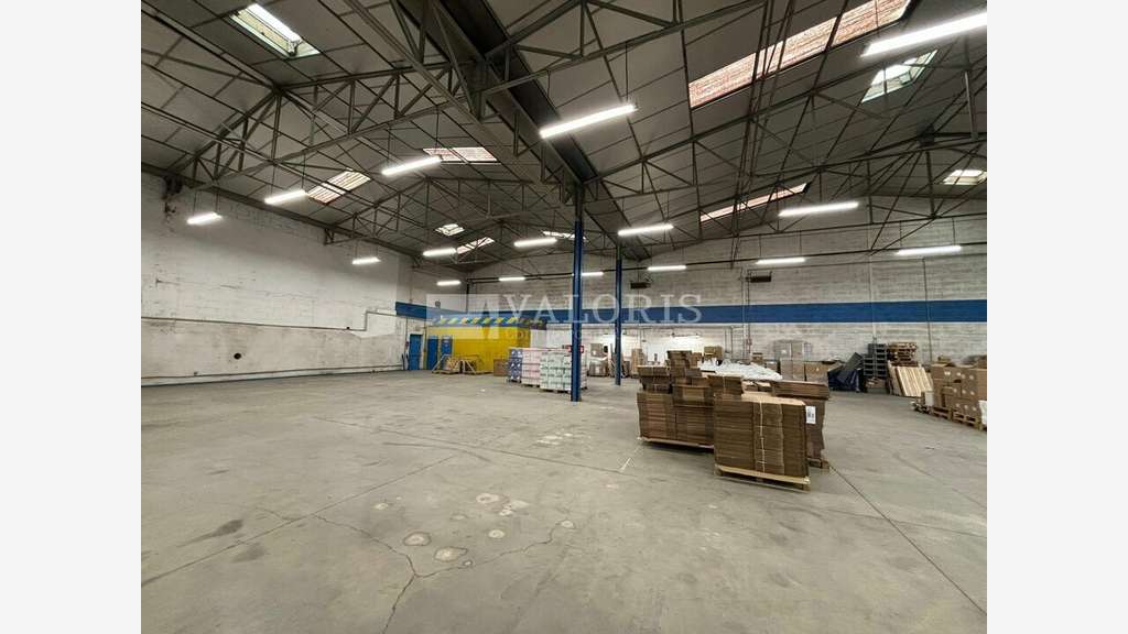 A louer local commercial 980m² à Vaulx-en-Velin