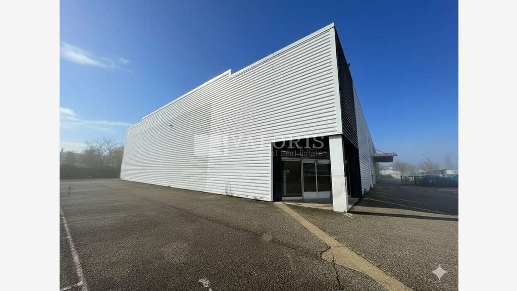 A louer local commercial 980m² à Vaulx-en-Velin